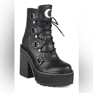 Excellent used condition KILLSTAR BROOM RIDER boots W8